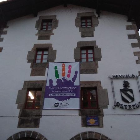 Herriko Ostatua Zubieta Exterior photo